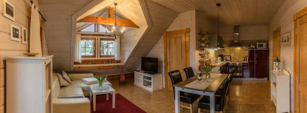 Ferienwohnung Im Blockhaus Rosenkranz ラートマンスドルフ エクステリア 写真